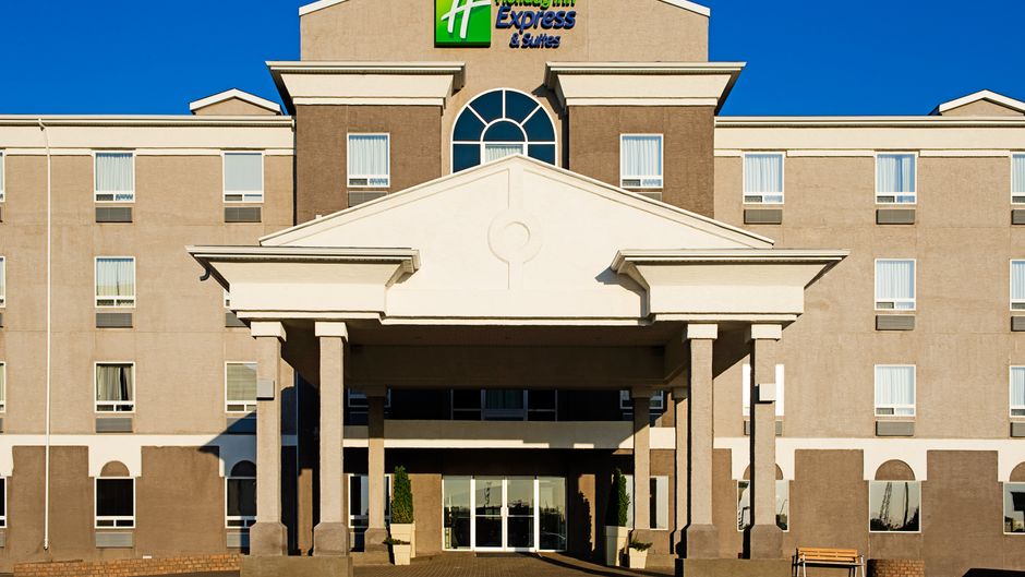 Holiday Inn Express/Suites Regina-South Exterior
