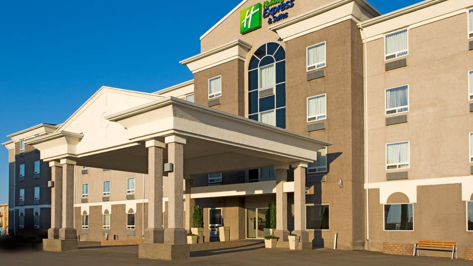 Holiday Inn Express/Suites Regina-South Exterior
