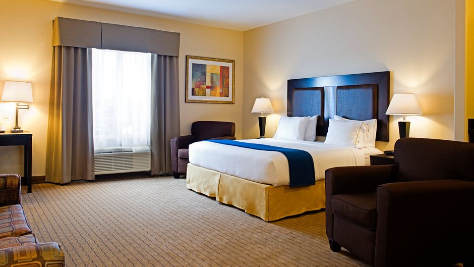 Holiday Inn Express/Suites Regina-South Room