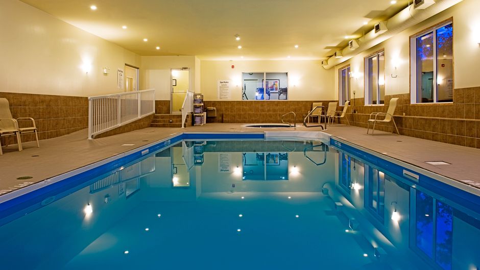 Holiday Inn Express/Suites Regina-South Pool