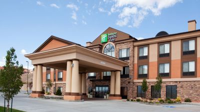 Holiday Inn Express Hotel & Suites