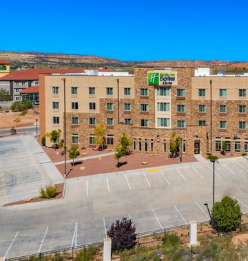 Holiday Inn Express And Suite East