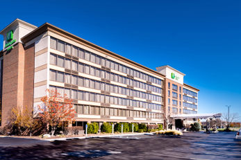 Holiday Inn & Suites Warren