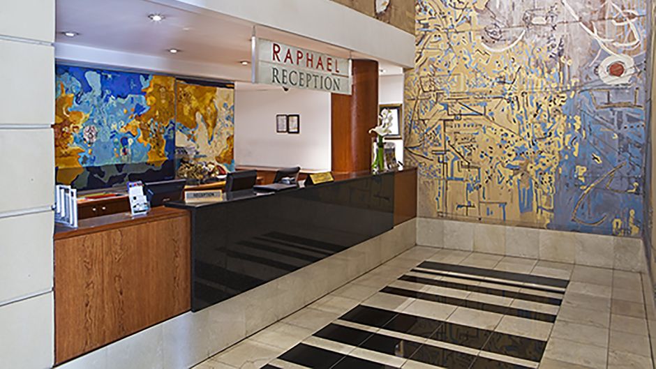 Raphael Penthouse Suites Lobby