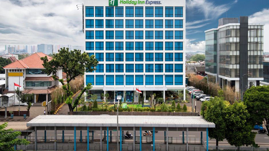 Holiday Inn Express Matraman Exterior