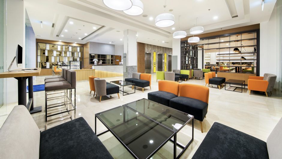 Holiday Inn Express Matraman Lobby