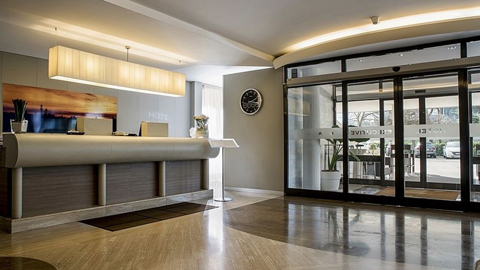 Executive Hotel Lobby