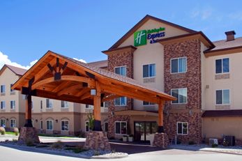 Holiday Inn Express Hotel & Suites