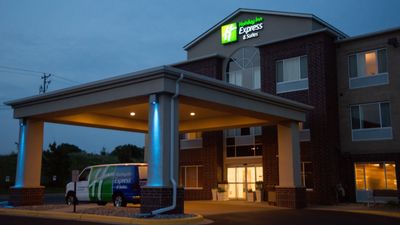 Holiday Inn Express Hotel & Suites