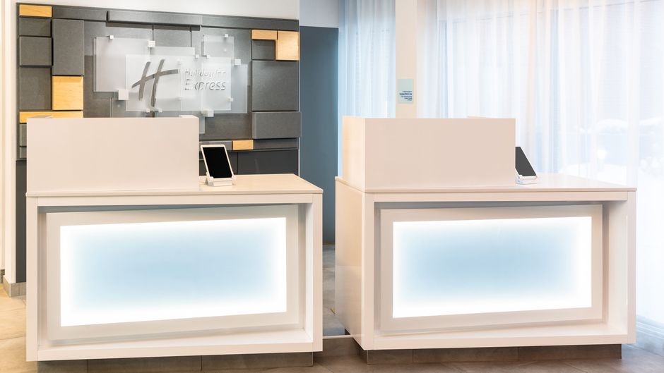 Holiday Inn Express Quebec City Lobby
