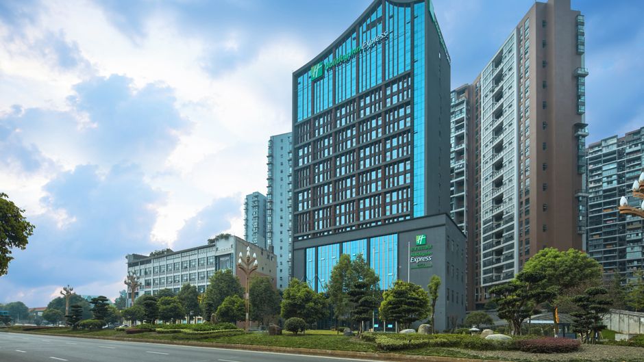 Holiday Inn Express Leshan City Square Exterior