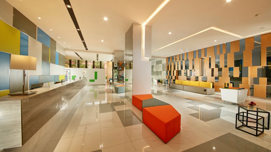 Holiday Inn Express Leshan City Square Lobby