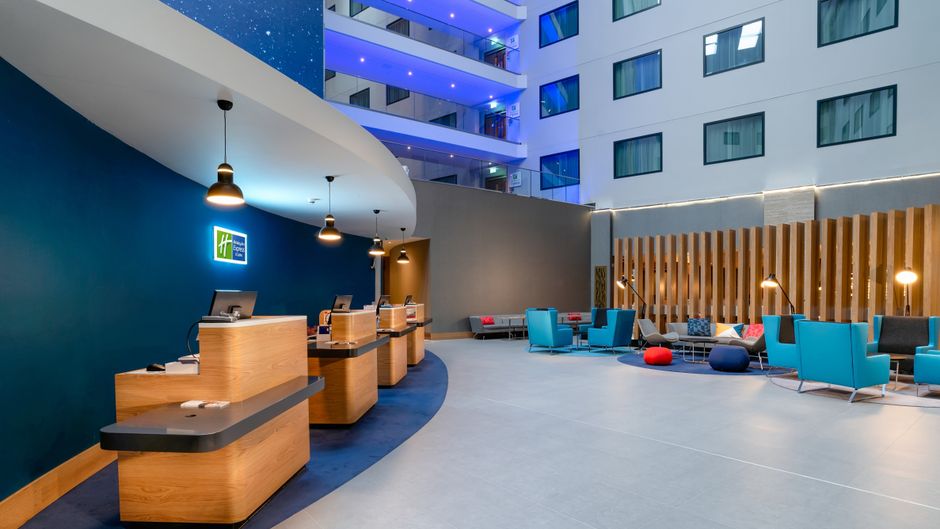 Holiday Inn Express Heathrow T4 Lobby