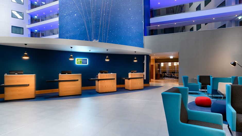 Holiday Inn Express Heathrow T4 Lobby