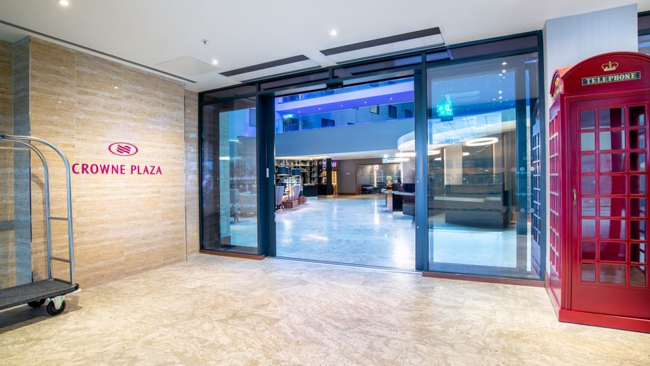 Crowne Plaza Heathrow T4 Exterior
