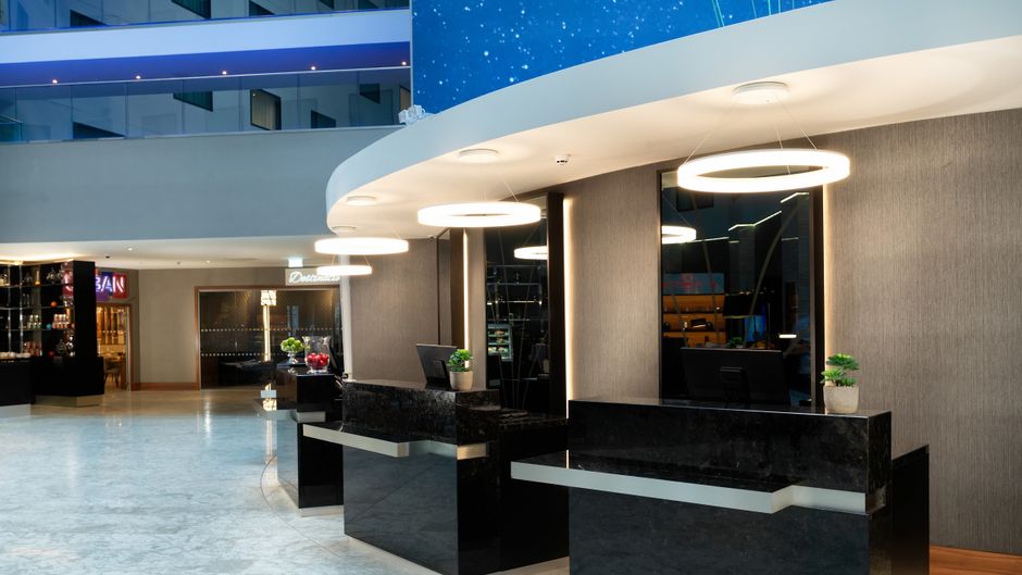 Crowne Plaza Heathrow T4 Lobby