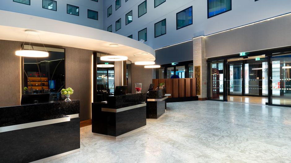Crowne Plaza Heathrow T4 Lobby