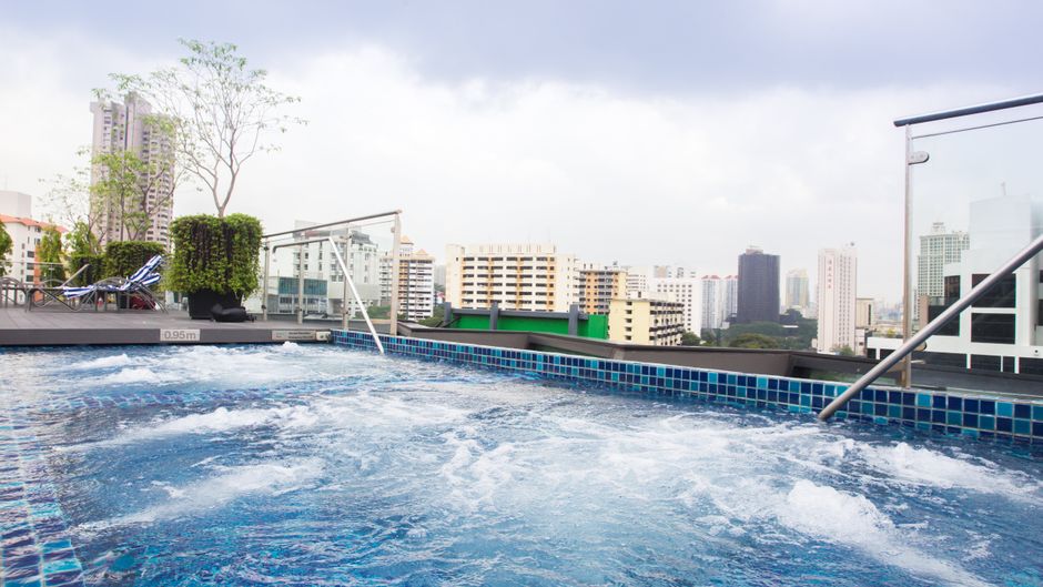 Holiday Inn Express Clarke Quay Pool