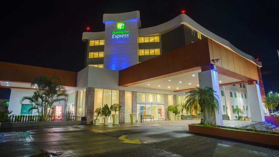 Holiday Inn Express Exterior