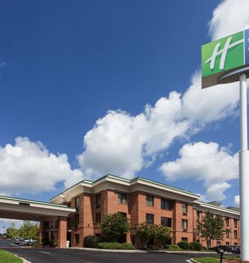 Holiday Inn Express Hotel & Suites