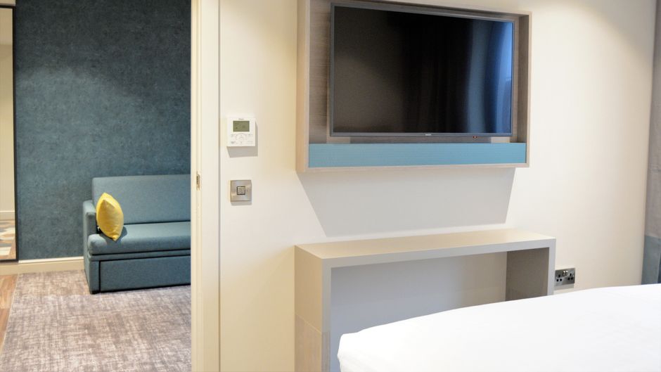 Staybridge Suites Bath Road Suite