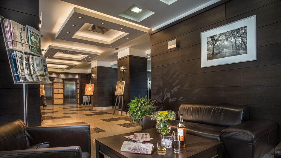 Rosslyn Central Park Hotel Lobby