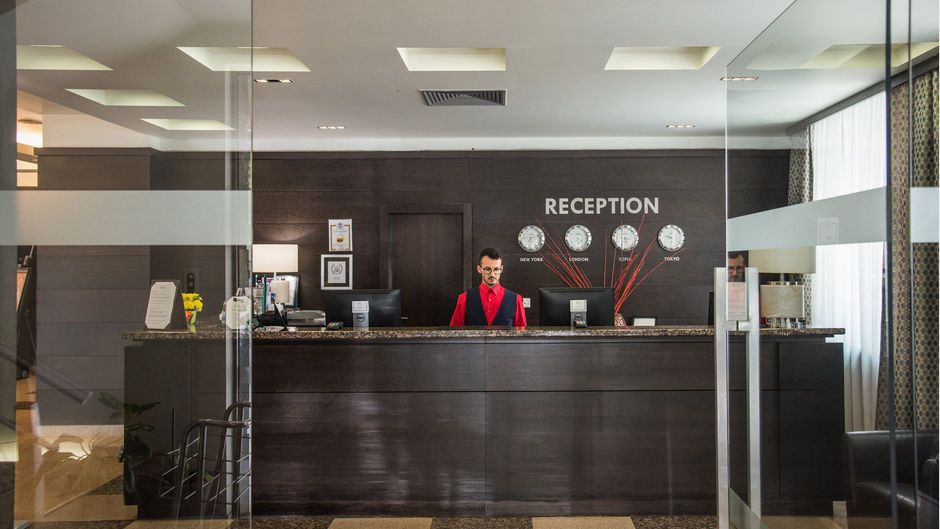 Rosslyn Central Park Hotel Lobby