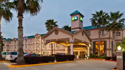 Holiday Inn Express Hotel & Suites