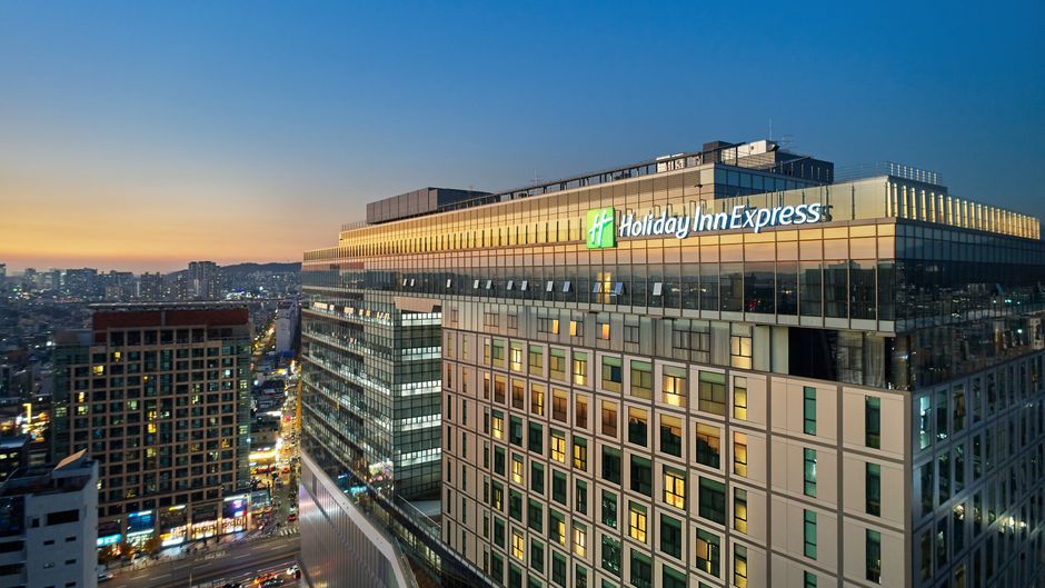 Holiday Inn Express Seoul Hongdae Exterior
