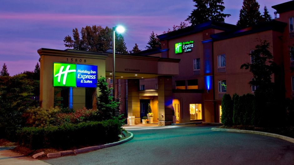 Holiday Inn Express & Suites Surrey Exterior