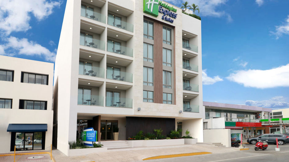 Holiday Inn Express & Suites Exterior