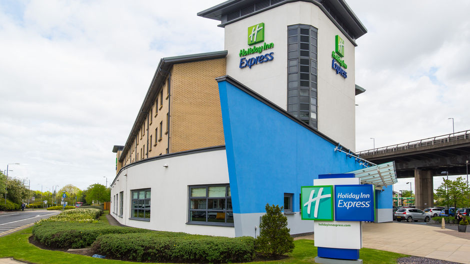 Holiday Inn Express Glasgow Airport Exterior