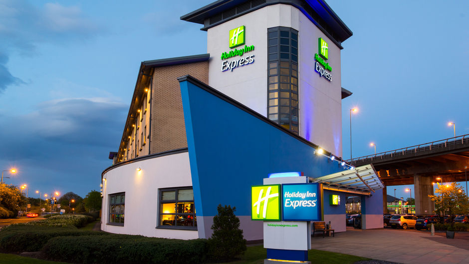 Holiday Inn Express Glasgow Airport Exterior