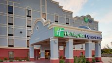 Holiday Inn Express Hotel & Suites