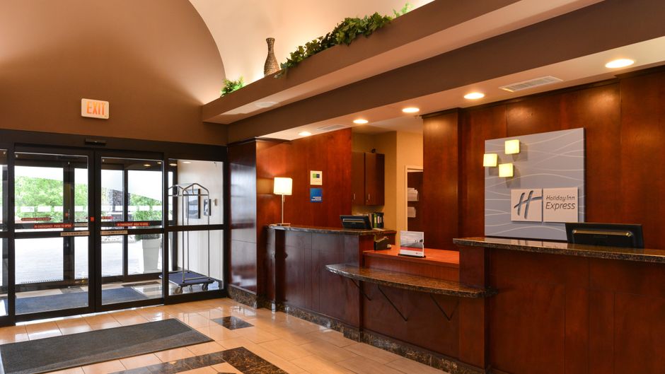 Holiday Inn Express & Sts Edmonton North Exterior