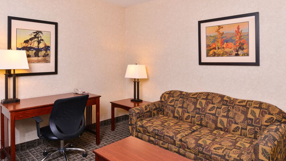 Holiday Inn Express & Sts Edmonton North Suite