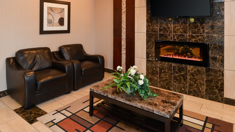 Holiday Inn Express & Sts Edmonton North Lobby