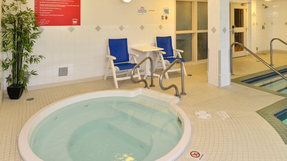 Holiday Inn Express & Sts Edmonton North Pool