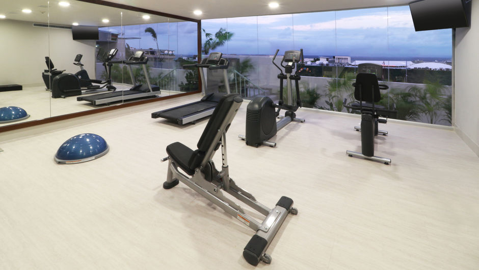 Holiday Inn Express & Suites Health Club