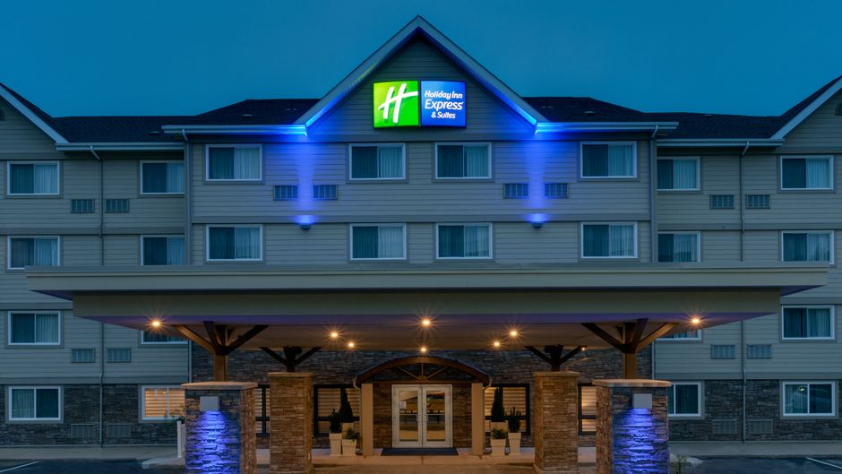 Holiday Inn Express & Suites Fredericton Exterior