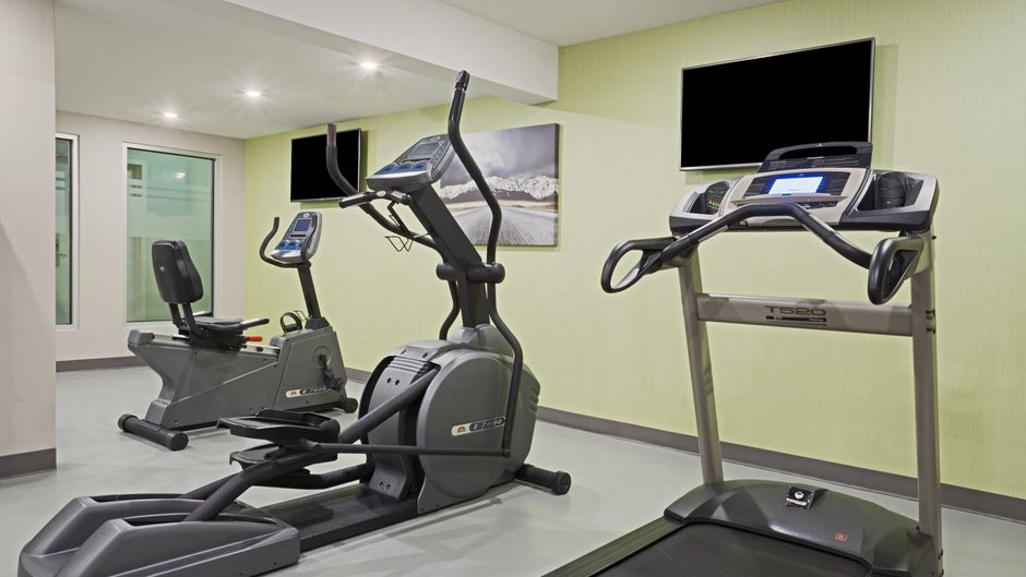 Holiday Inn Express & Suites Fredericton Health Club