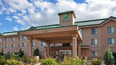 Holiday Inn Express Hotel & Suites