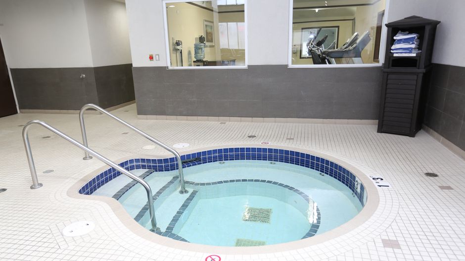 Holiday Inn Express Hotel & Suites Pool
