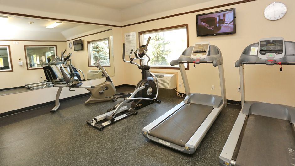 Holiday Inn Express Hotel & Suites Health Club
