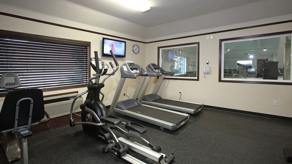 Holiday Inn Express Hotel & Suites Health Club