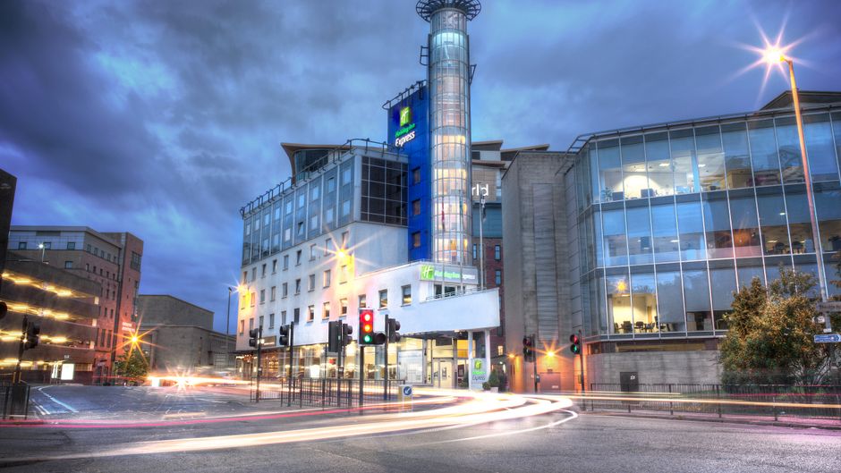Holiday Inn Express City Ctr Theatreland Exterior