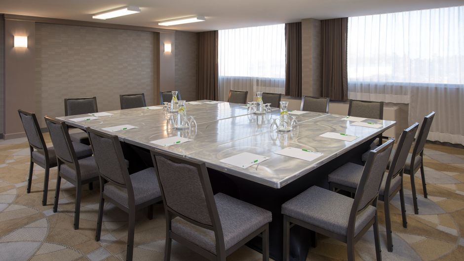 Holiday Inn Winnipeg South Meeting