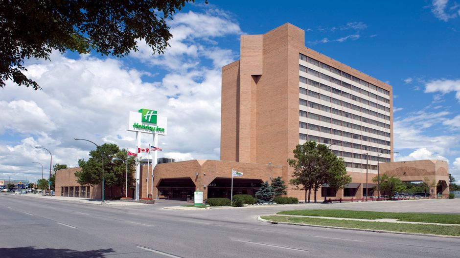 Holiday Inn Winnipeg South Exterior