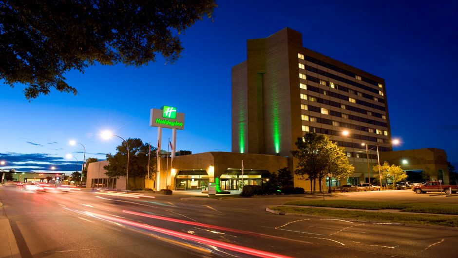Holiday Inn Winnipeg South Exterior