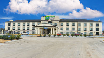Holiday Inn Express & Suites Cuero
